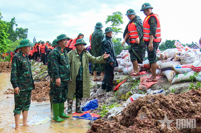Kề vai sát cánh, tiếp tục hỗ trợ nhân dân sớm khắc phục hậu quả thiên tai