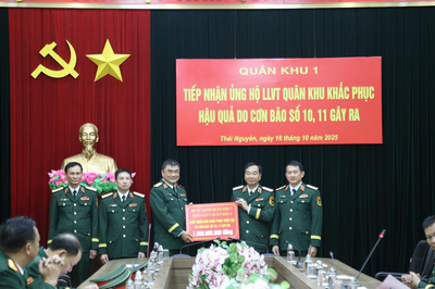 Quân khu 7 trao hỗ trợ cho Quân khu 1 khắc phục hậu quả mưa bão