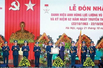 Quân chủng Phòng không-Không quân đón nhận danh hiệu Anh hùng LLVT nhân dân
