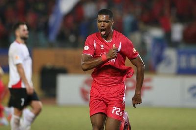 Công an Hà Nội FC bản lĩnh đánh bại CLB Công an TP HCM dù thiếu người