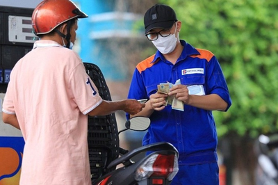 Từ chiều nay (30-10), giá xăng tăng hơn 700 đồng/lít, vượt 20.000 đồng/lít