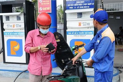 15h chiều ngày 30/10, giá xăng tăng 760 đồng/lít