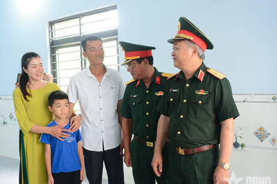 Bộ đội 'bảy trăm mười' gắn bó với dân