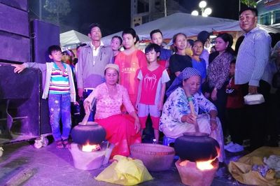 Phum, sóc Bảy Núi rộn ràng mùa cốm dẹp