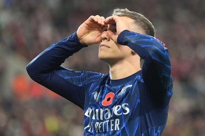 Arsenal đánh rơi chiến thắng ở phút bù giờ thứ 4