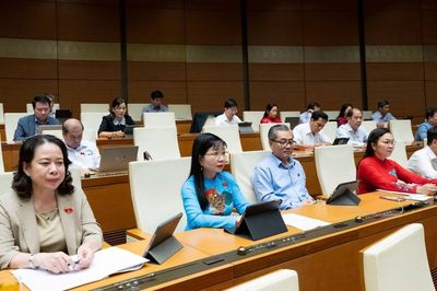 Quốc hội nhất trí dùng hơn 23.800 tỷ đồng để trả lương cơ sở năm 2026