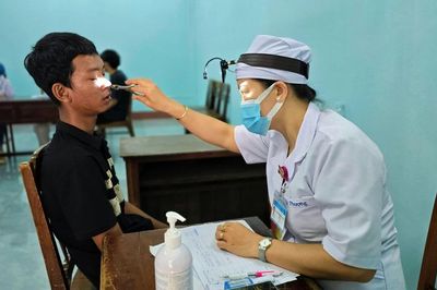 Khám sức khỏe nghĩa vụ quân sự và nghĩa vụ Công an nhân dân cho hơn 1.000 công dân của 7 xã, phường