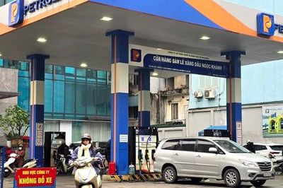 Xăng dầu tăng giá, RON 95 vượt 20.500 đồng/lít