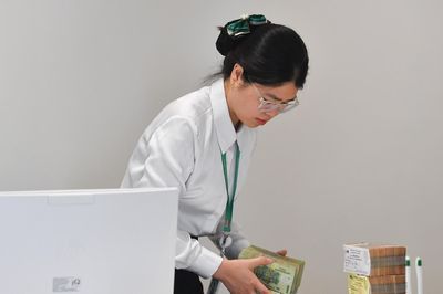 Lãi suất ngân hàng hôm nay 14/11/2025: Đua tăng lãi suất, cao nhất gần 7%/năm