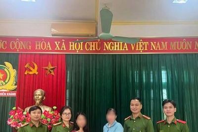 Công an xã hỗ trợ người dân nhận lại 400 triệu đồng chuyển khoản nhầm