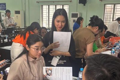 TPHCM: Phối hợp hỗ trợ tiểu thương chợ chuyển đổi mô hình thuế