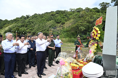 Tổng Bí thư Tô Lâm dâng hương tưởng niệm các anh hùng liệt sĩ Khởi nghĩa Hòn Khoai