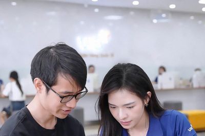 Một ngân hàng thông báo thu phí tài khoản 'đóng băng' 12 tháng liên tục