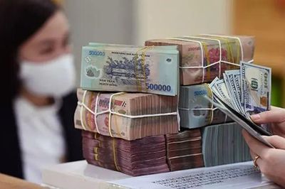 Biên lãi ròng ngân hàng chịu áp lực cuối năm