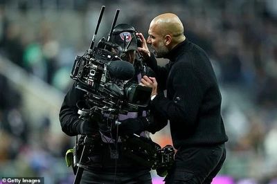HLV Man City 'nổi nóng với tất cả' khi thua sốc Newcastle