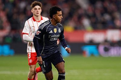Real mất ngôi đầu bảng vào tay Barca một cách khó tin, một ngôi sao lập kỷ lục tịt ngòi 30 trận