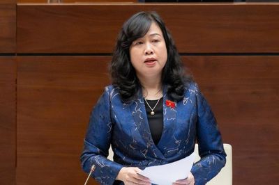Bộ trưởng Bộ Y tế trả lời về việc tăng phụ cấp cho nhân viên y tế