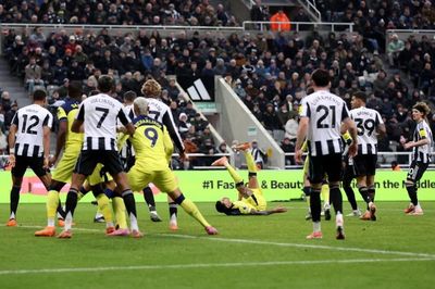 Romero lập cú đúp, Tottenham thoát thua trước Newcastle