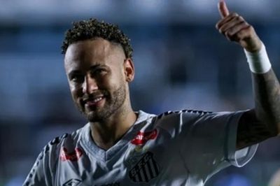 Neymar chấn thương vẫn lập hat-trick