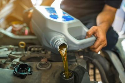 Giá xăng dầu hôm nay 7/12: Tiếp tục đi lên