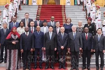Chủ tịch nước Lương Cường tiếp đại sứ các nước trình Quốc thư