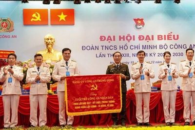 Phát huy vai trò xung kích trong công tác bảo vệ nền tảng tư tưởng của Đảng