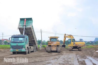 Ninh Bình thông qua ngân sách năm 2026: Tổng chi hơn 87.600 tỷ đồng, dồn lực cho hạ tầng số và cải cách tiền lương