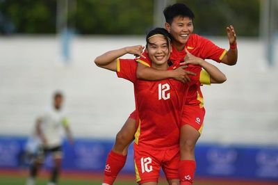 Tin nóng bóng đá Việt Nam hôm nay 17/12: Đội tuyển nữ Việt Nam hưng phấn tranh HCV SEA Games 33; 'Cháy vé' trận chung kết giữa U22 Việt Nam và U22 Thái Lan
