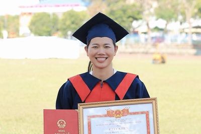 Kình ngư Nguyễn Thị Ánh Viên tốt nghiệp thạc sĩ sau 3 năm theo học