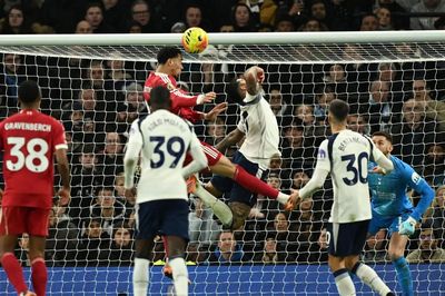 Liverpool thắng Tottenham trong trận cầu nghẹt thở tại Anfield