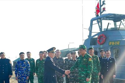 Đội Kiểm soát Hải quan và Bộ đội Biên phòng Nghệ An phối hợp tuần tra, siết chặt kiểm soát chống buôn lậu trên biển dịp cận Tết