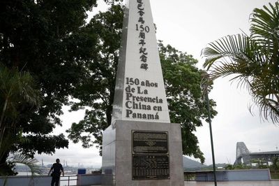 Trung Quốc nổi giận khi tượng đài người Hoa ở Panama bị phá dỡ