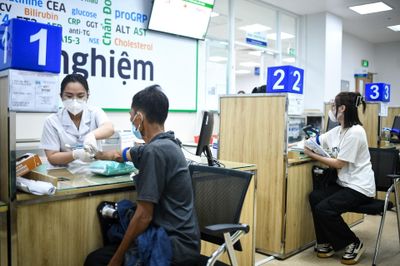Nên đăng ký bảo hiểm y tế ban đầu ở bệnh viện công hay bệnh viện tư?