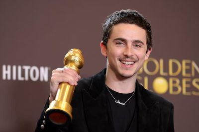 Quả cầu Vàng 2026: Timotheé Chalamet lần đầu chạm tượng vàng