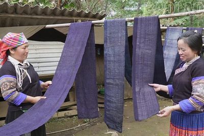 Giữ sắc chàm của người Mông