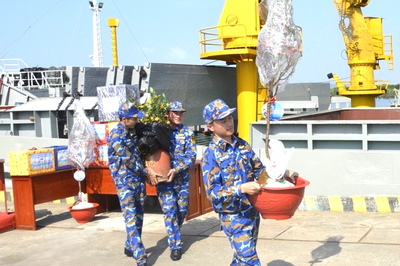 Vùng 2 Hải quân: Gửi tình cảm đất liền tới biển, đảo xa xôi