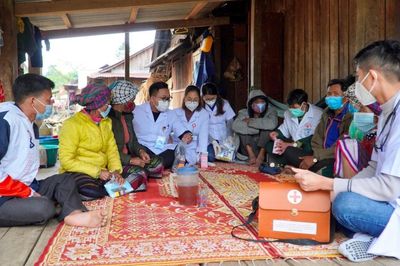 Đề xuất nâng phụ cấp cho nhân viên y tế thôn, bản
