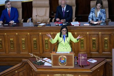 Lãnh đạo lâm thời Venezuela kêu gọi mở cửa dầu khí, hâm nóng quan hệ với Mỹ