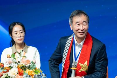 Hơn 200 học sinh Hà Nội giao lưu với GS. Takaaki Kajita, Chủ nhân Giải Nobel Vật lý 2015 về sóng hấp dẫn