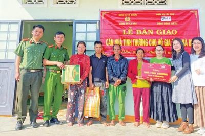 Công an xã vùng cao đồng hành cùng người dân khó khăn