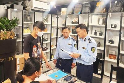 Đẩy mạnh công tác đấu tranh chống buôn lậu, gian lận thương mại và hàng giả