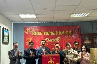 Thăm, tặng quà các Hội hỗ trợ người khuyết tật và trẻ mồ côi Hà Nội