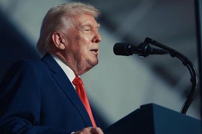 Ông Trump dọa tấn công Iran vì vấn đề hạt nhân, Tehran đáp trả dữ dội