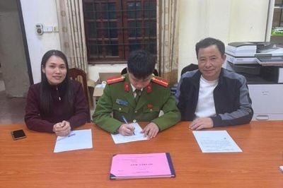 Công an xã hỗ trợ người dân nhận lại hơn 2 tỷ đồng chuyển khoản nhầm