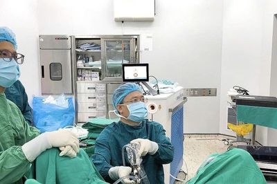 Laser phẫu thuật u tiền liệt tuyến 'khổng lồ' cho cụ ông 94 tuổi
