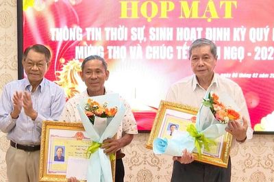 Lâm Đồng họp mặt chúc Tết, mừng thọ cán bộ hưu trí