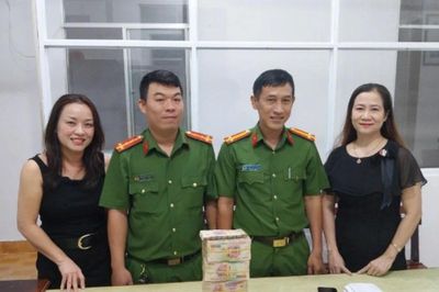 Bỗng dưng nhận gần 1 tỷ đồng, được công an hỗ trợ trả lại