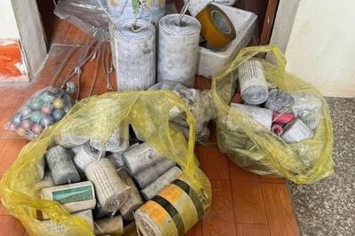 Nhóm học sinh lớp 11 tự sản xuất pháo rồi bán trên mạng dưới danh nghĩa 'quà Tết'