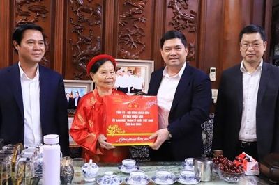 Bí thư Tỉnh ủy Nguyễn Hồng Thái chúc Tết Ban Trị sự Giáo hội Phật giáo tỉnh và xã Đại Đồng