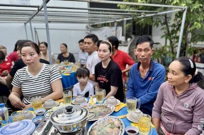 Đồng Tháp: Ấm áp 'Bữa cơm tất niên Công đoàn' tại khu nhà trọ công nhân tự quản